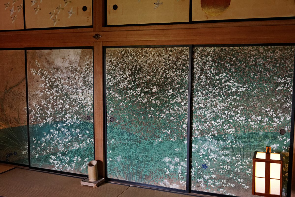 1200px-Bush_clover_room_in_Kobuntei_(6979445540).jpg