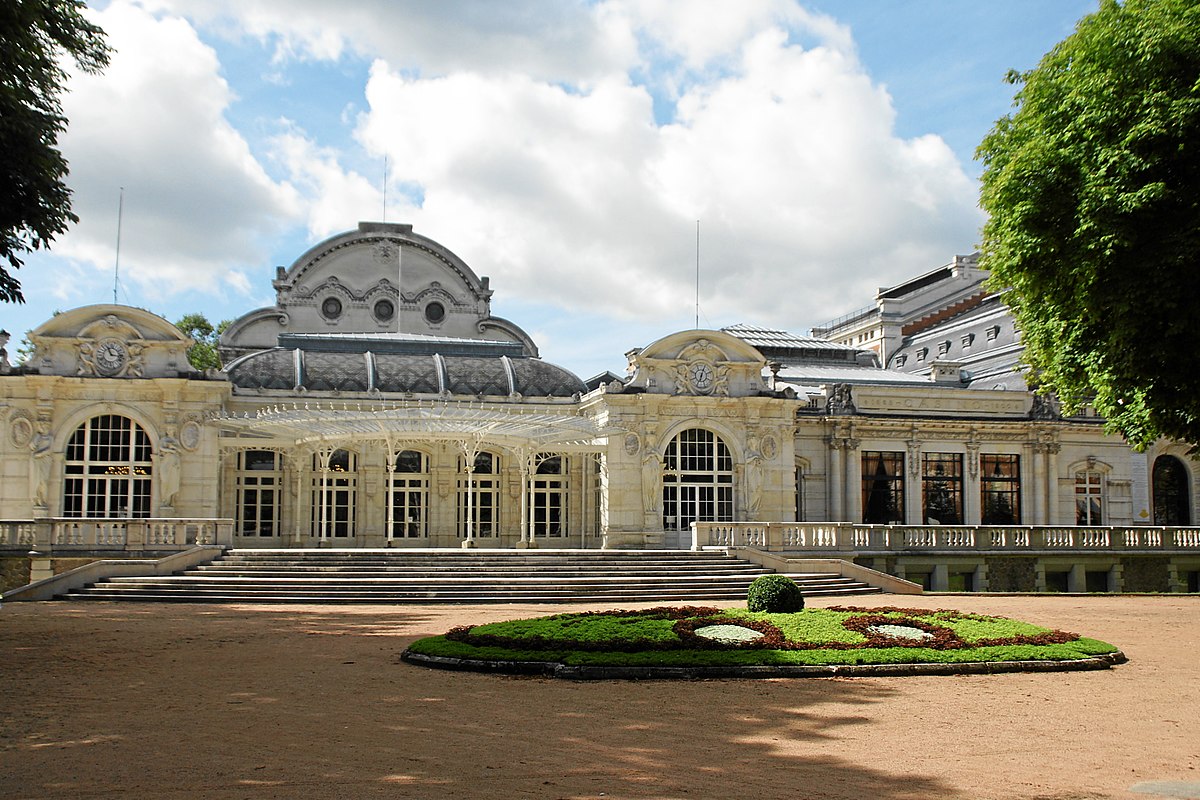 1200px-Vichy-palais-des-congres.jpg