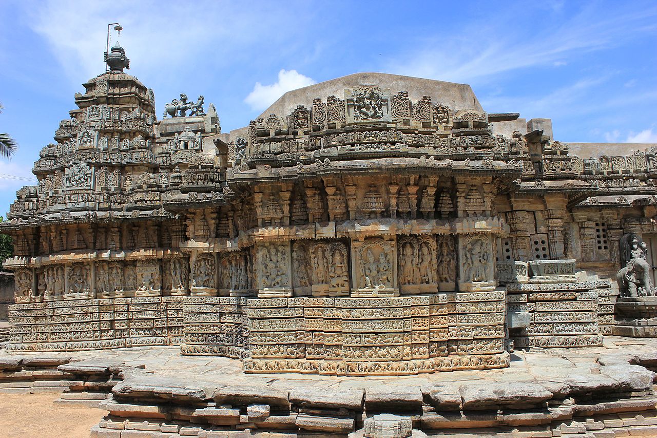 1234 чалукьяFront_view_of_Mallikarjuna_temple_at_Basaralu,_Mandya_district.jpg