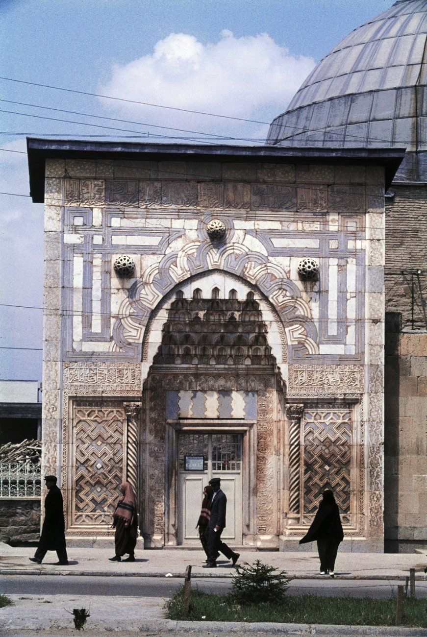 1252Karatay-madrasaen-i-Konya_-Tyrkiet.-HMH.jpg