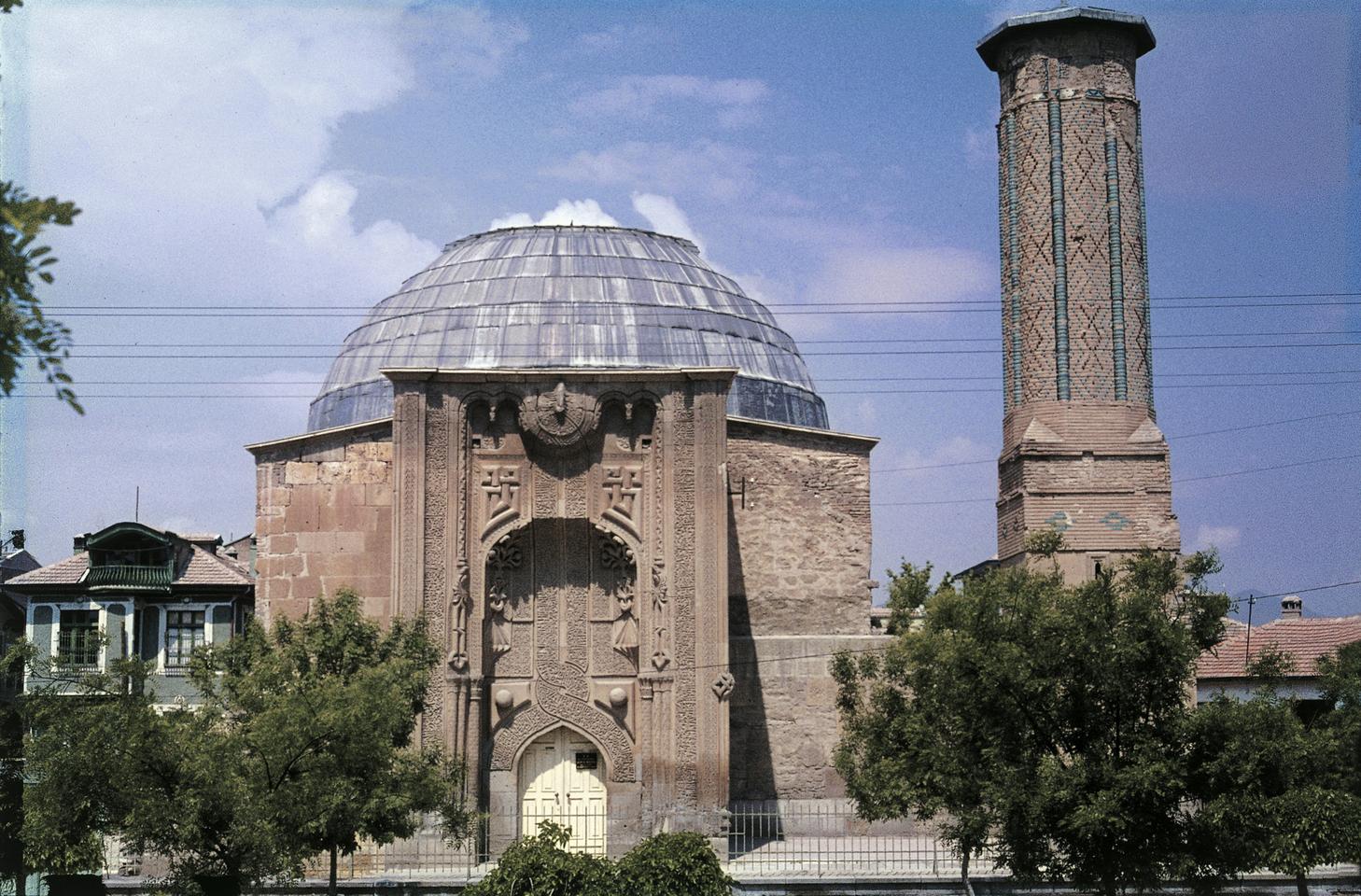 1258Ince-Minareli-madrasa-i-Konya_-Tyrkiet.-HMH.jpg