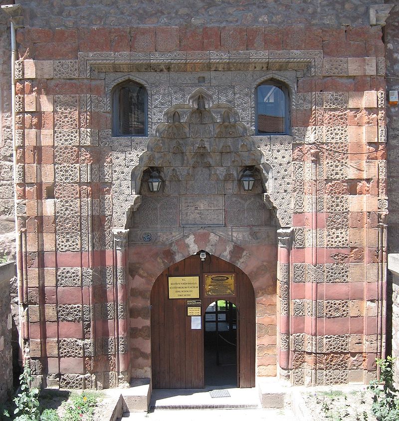1270 800px-Gёk_Medrese_at_Tokat.jpg