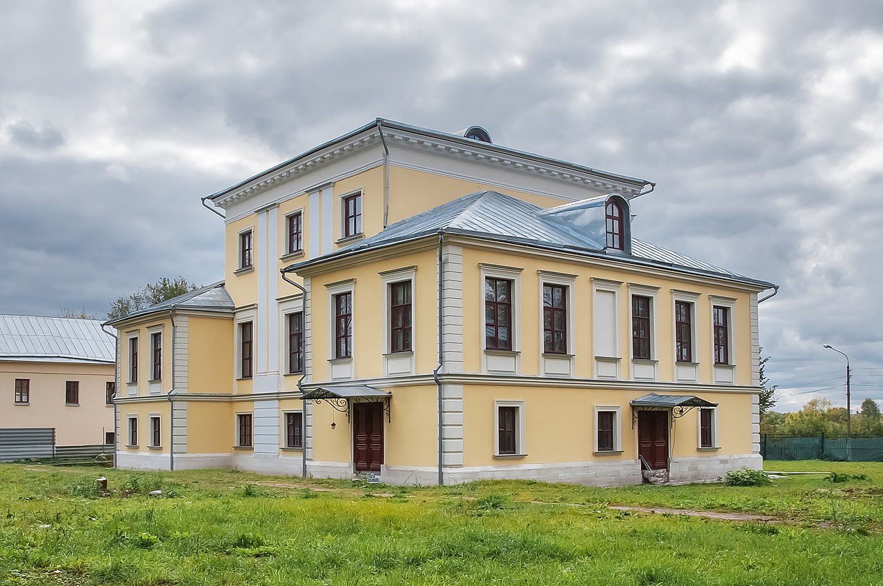 1280px-Главный_дом_в_усадьбе_Кривякино_в_Воскресенске_Московской_области_04.jpg