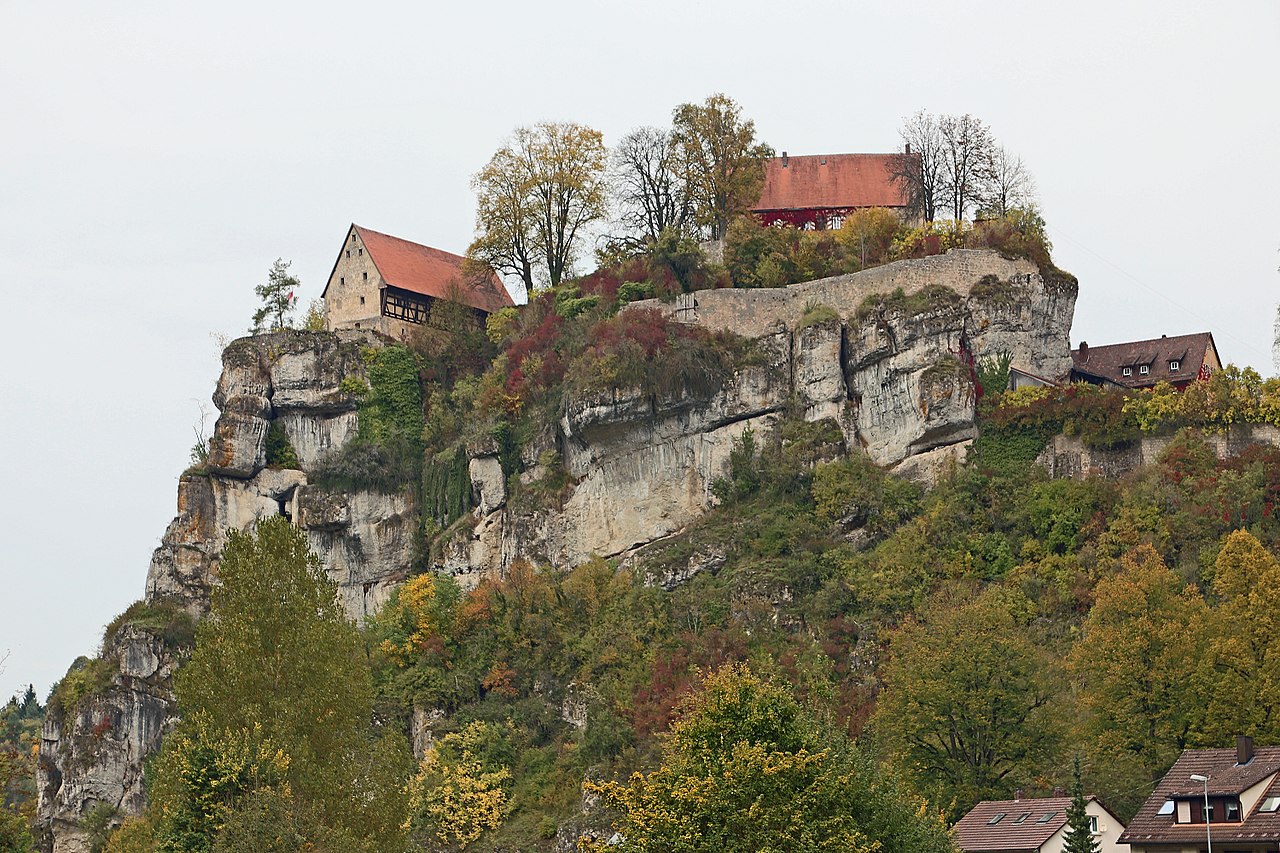1280px-00_3303_Pottenstein_-_Burg.jpg
