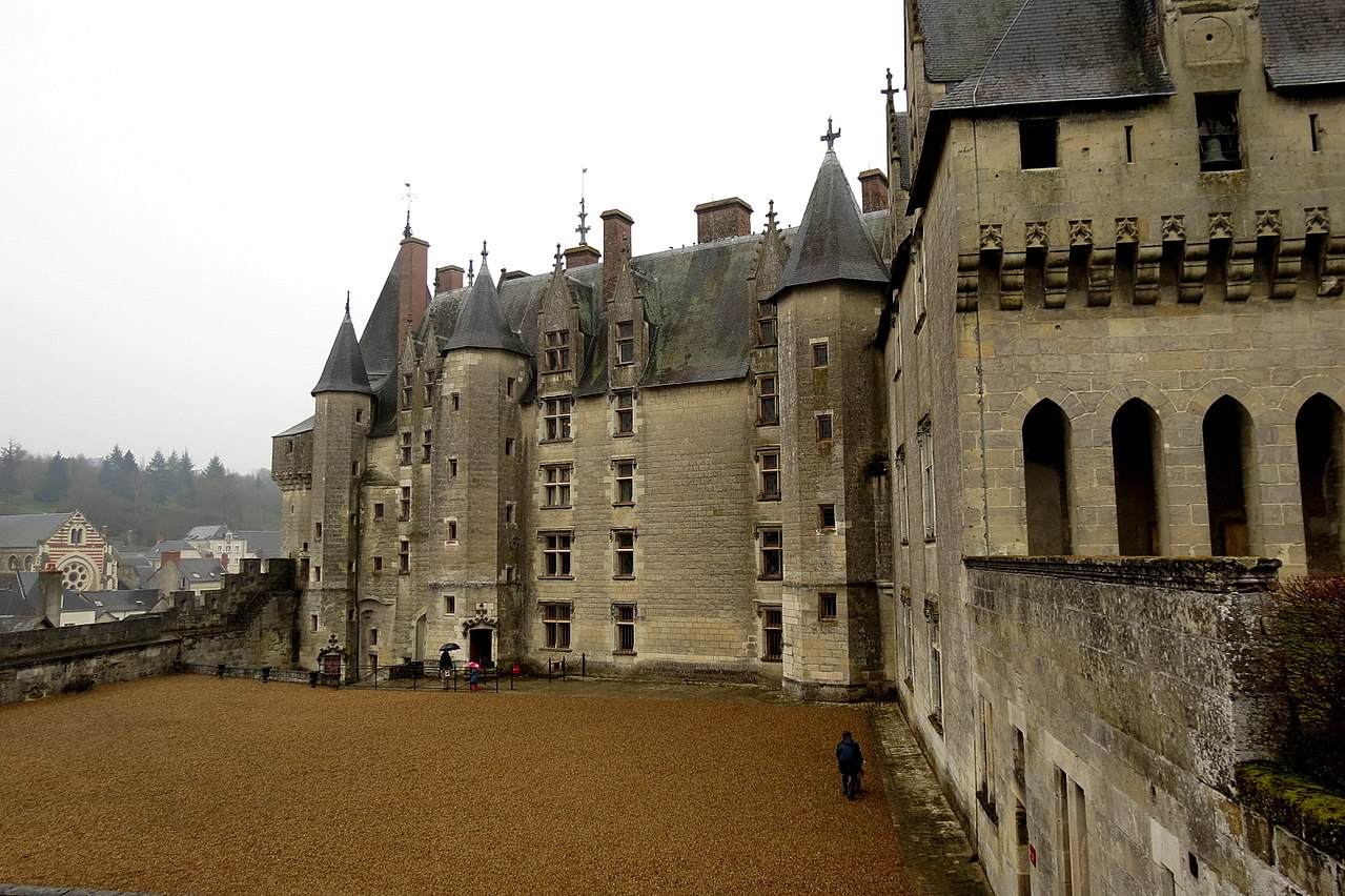 1280px-10_Langeais_(14)_(13009806084).jpg