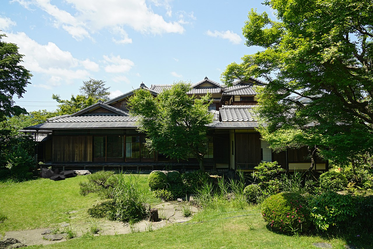 1280px-150521_Rokasensuisou_Otsu_Shiga_pref_Japan03n.jpg