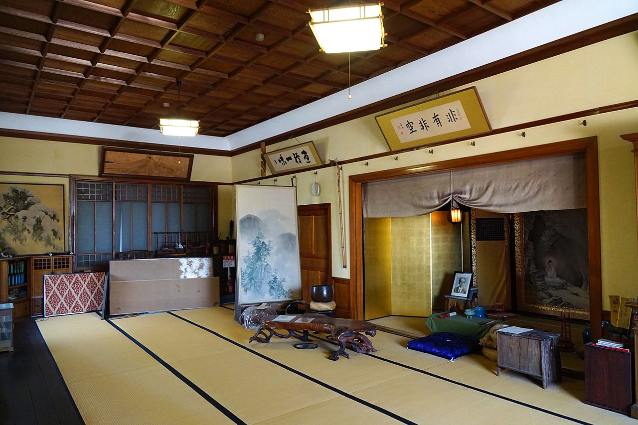 1280px-150521_Rokasensuisou_Otsu_Shiga_pref_Japan21n.jpg
