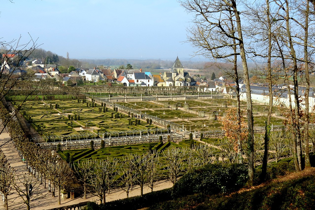 1280px-16_Villandry_(36)_(13197690633).jpg