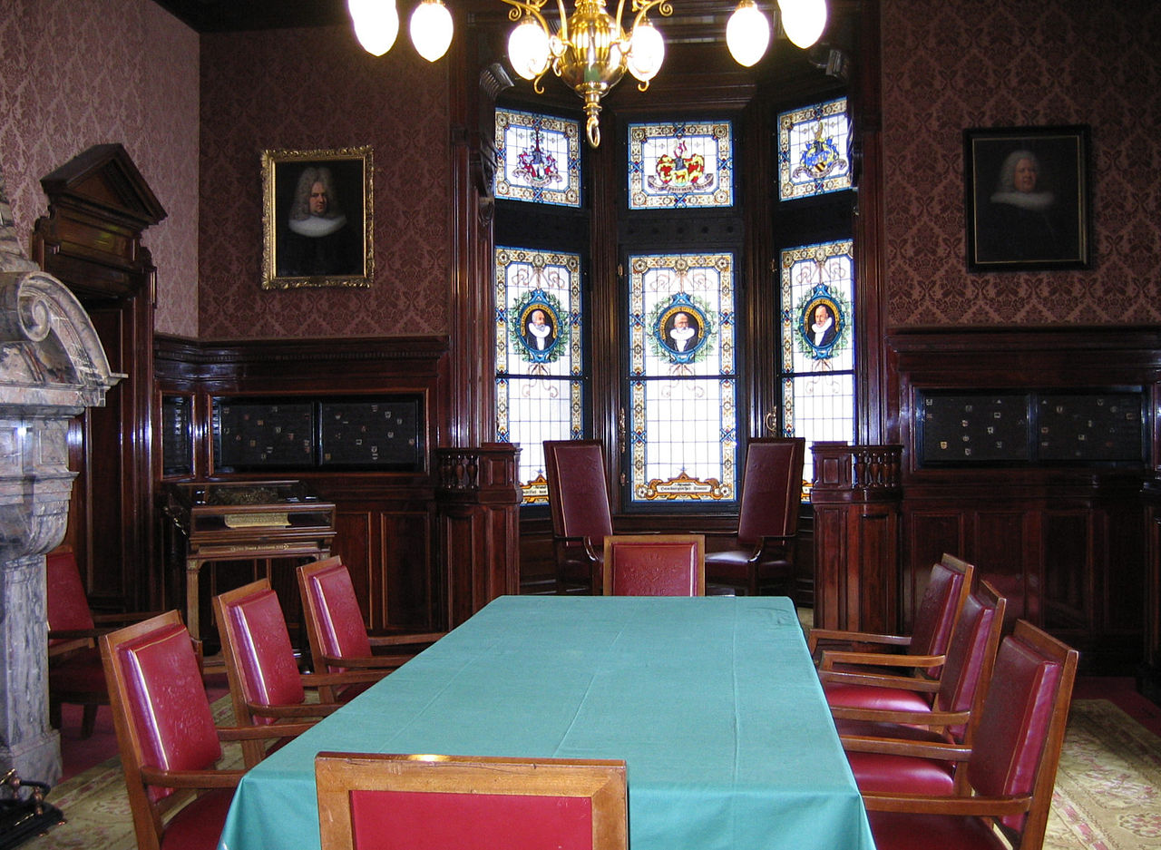 1280px-195_-_Rathaus_Hamburg.jpg