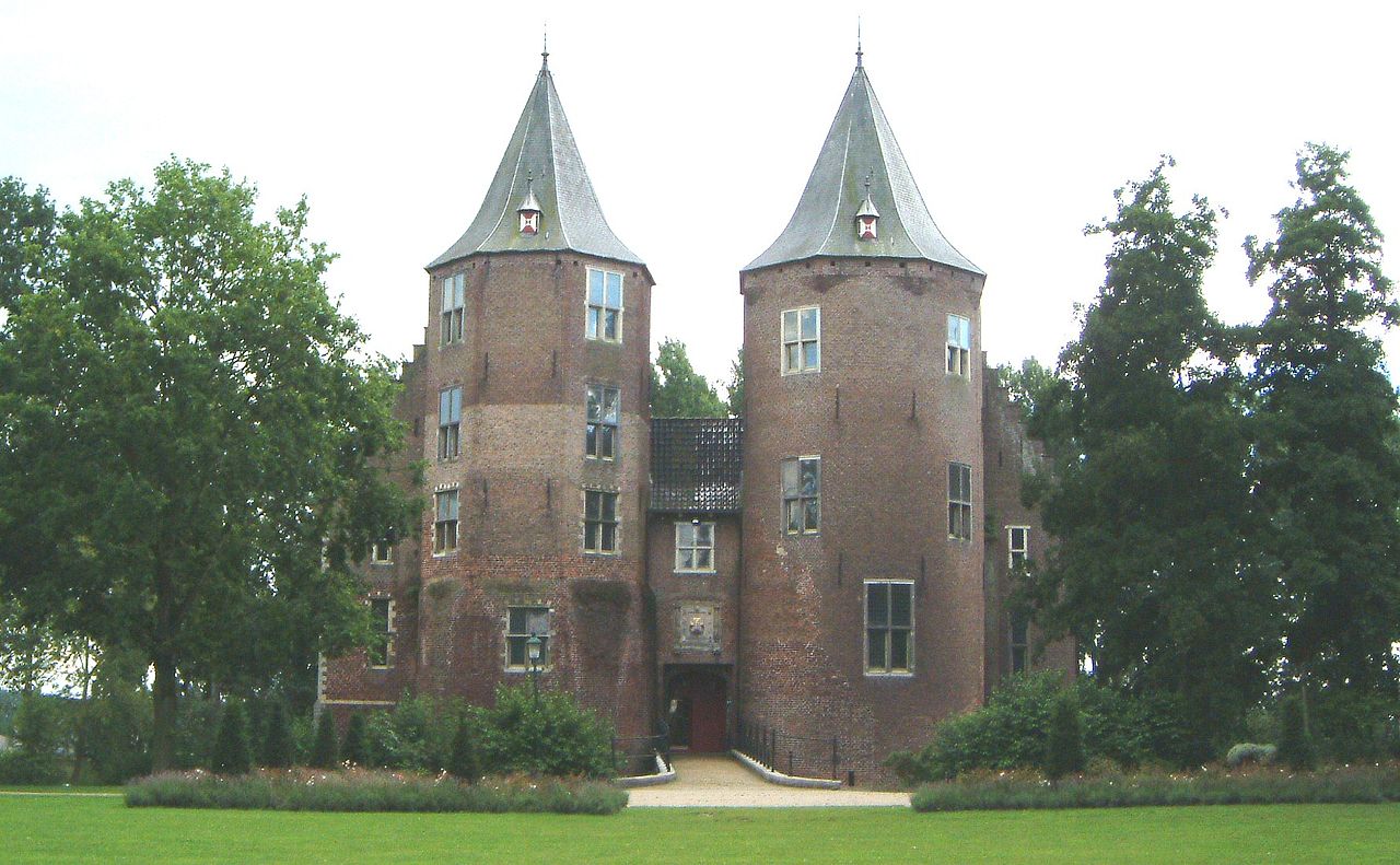 1280px-20070705Kasteel_Dussen.jpg