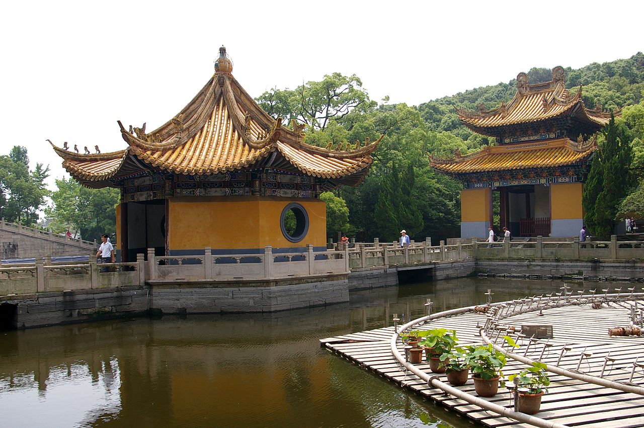 1280px-20090606_Putuoshan_8843.jpg