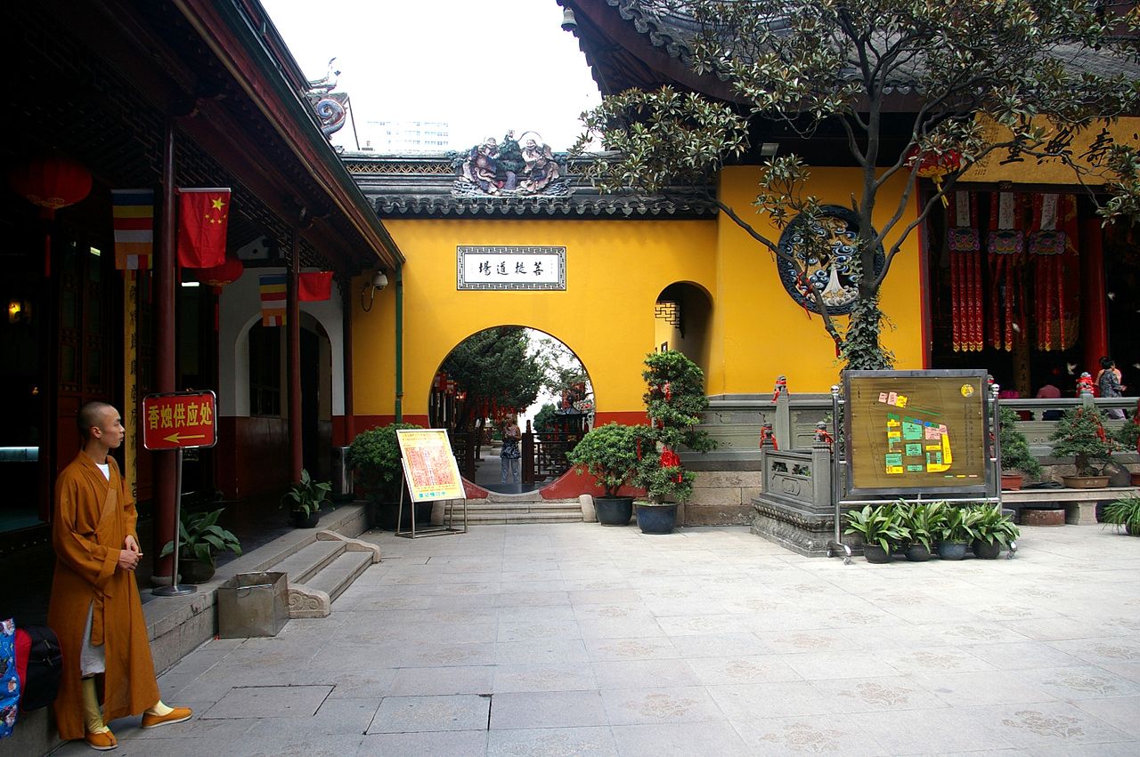 1280px-20091007_Shanghai_Jade_Buddha_Temple_7255.jpg