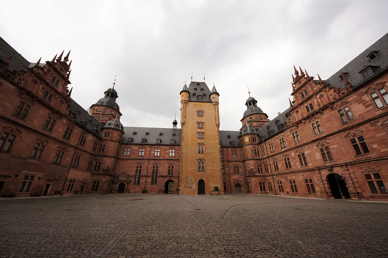 1280px-2011-03-26_Aschaffenburg_007_Schloss_Johannisburg_(6090705573).jpg