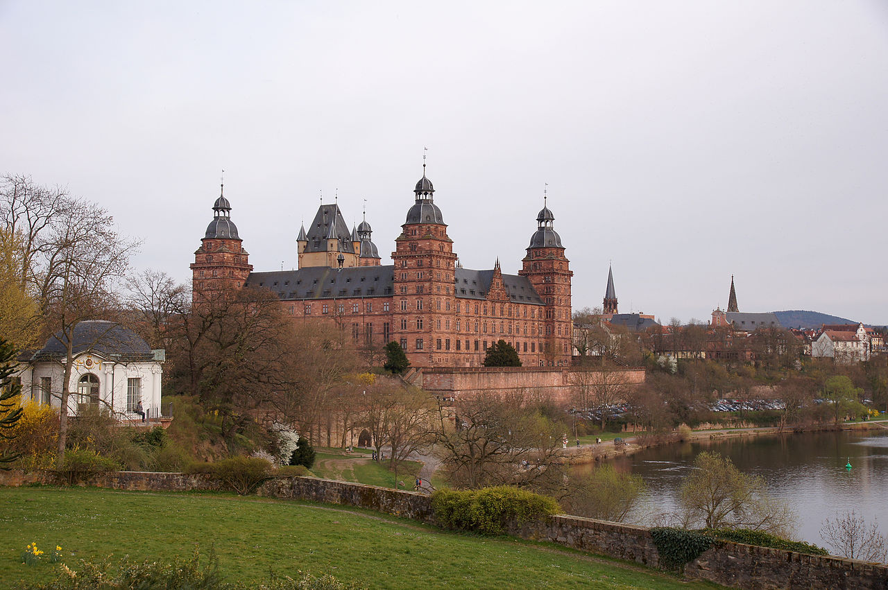 1280px-2011-03-26_Aschaffenburg_115_Schloss_Johannisburg_(6090999287).jpg
