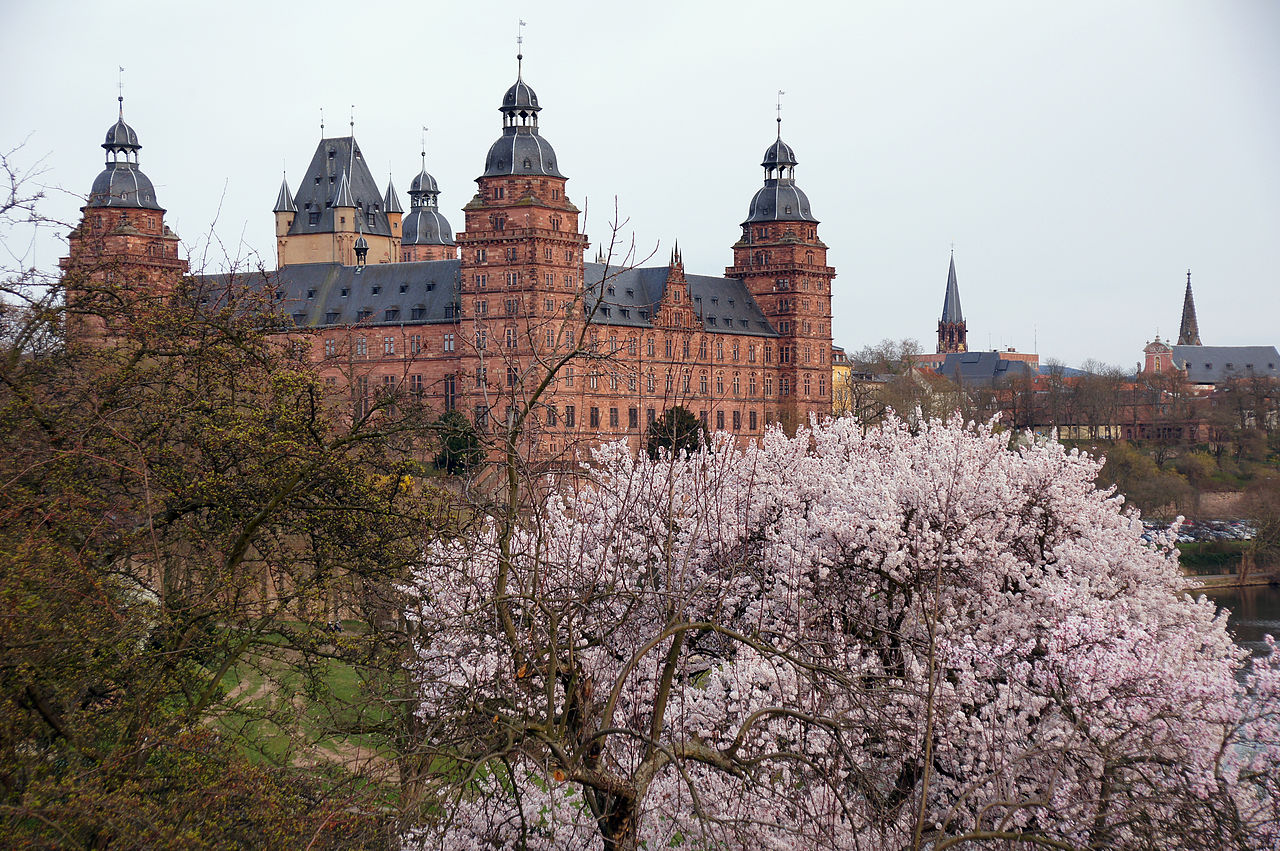 1280px-2011-03-26_Aschaffenburg_123_Schloss_Johannisburg_(6091030669).jpg