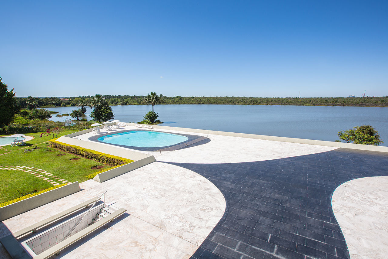 1280px-2014_-_Palácio_do_Jaburu_(11821686805).jpg