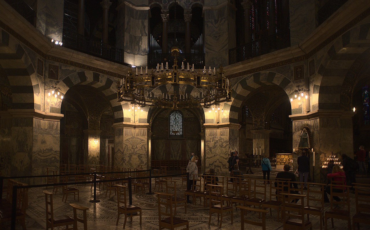 1280px-20200904_Aachen_Cathedral_01.jpg