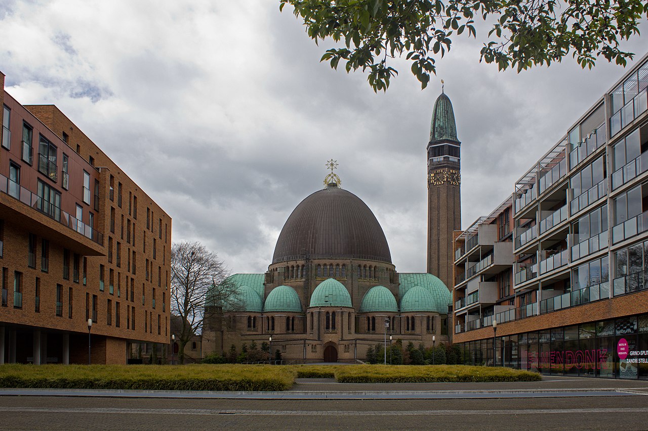 1280px-444705_Sint-Janskerk_te_Waalwijk.jpg