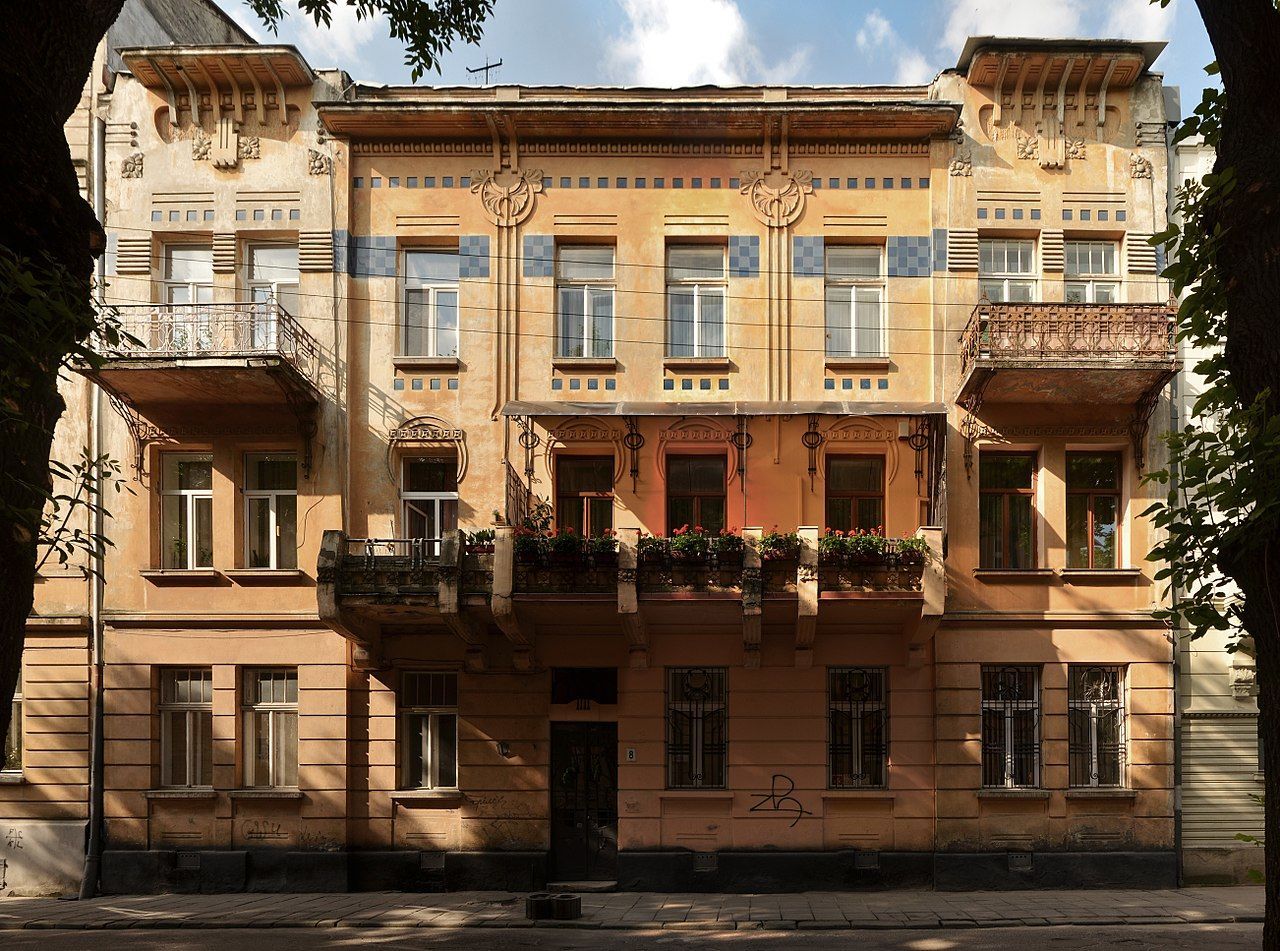 1280px-8_Bohomoltsia_Street,_Lviv_(12).jpg