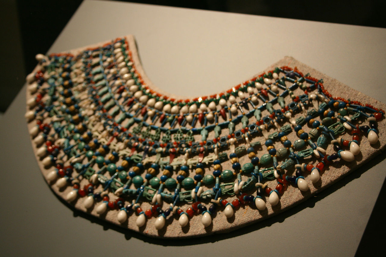 1280px-Aegyptisches_Museum_Berlin_InvNr22877_20080313_Halskette_Amanishakheto_1.jpg