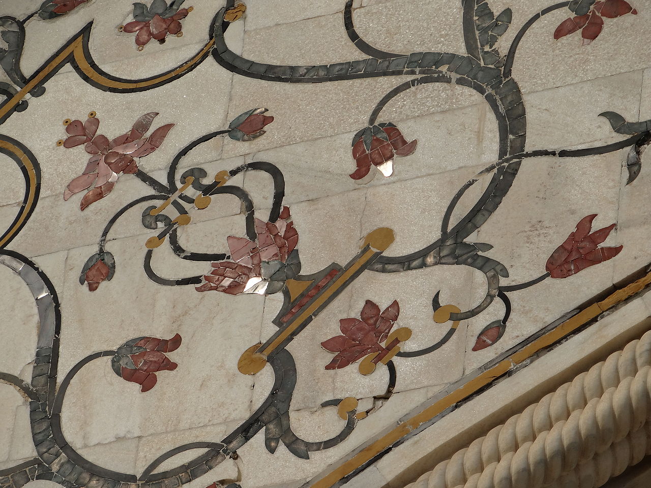 1280px-Agra12.JPG