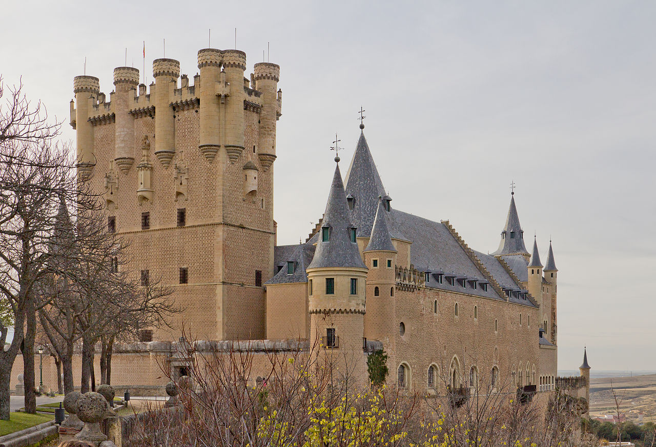 1280px-Alcázar_de_Segovia_-_01.jpg