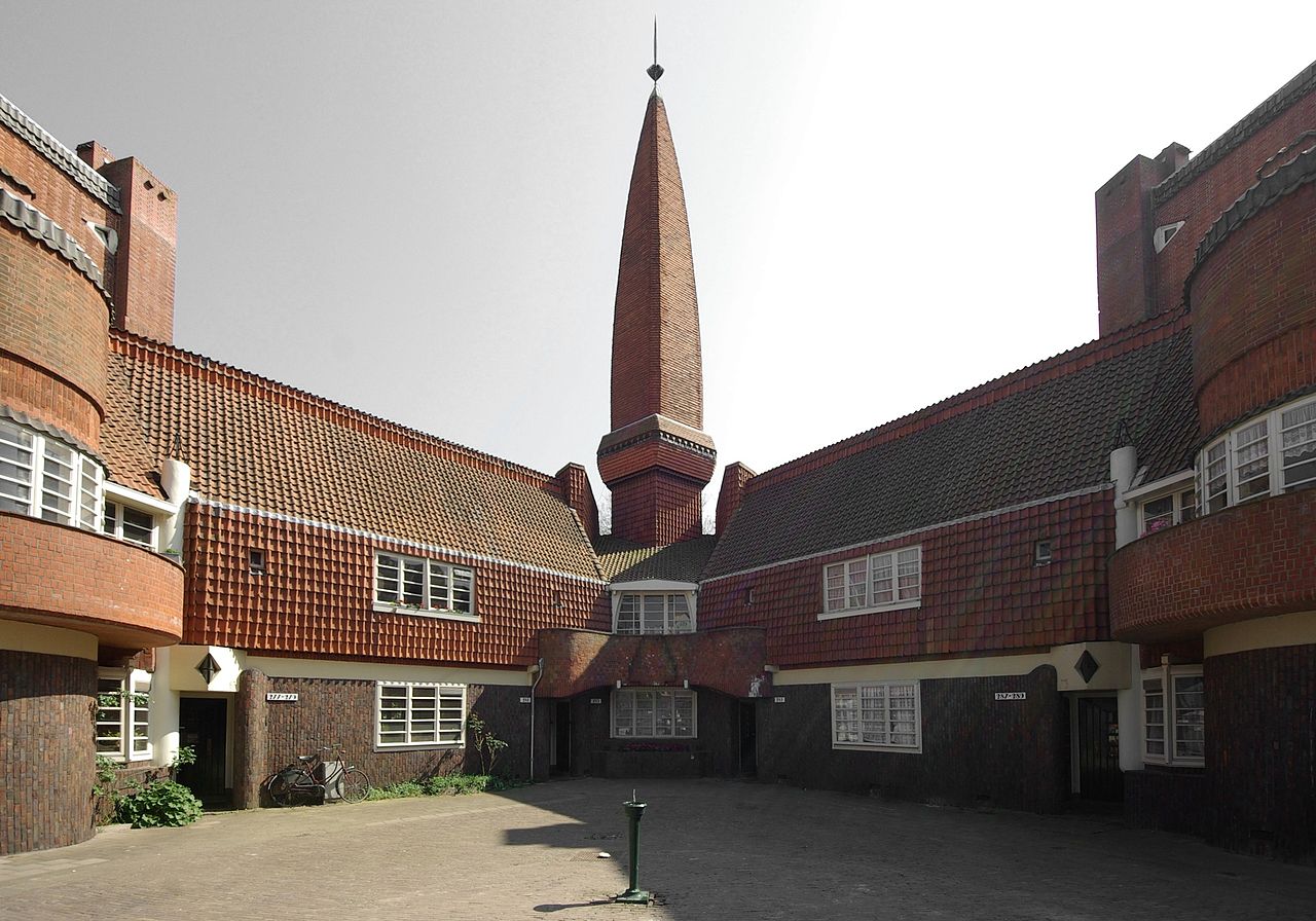 1280px-Amsterdam_Het_Schip_006.jpg