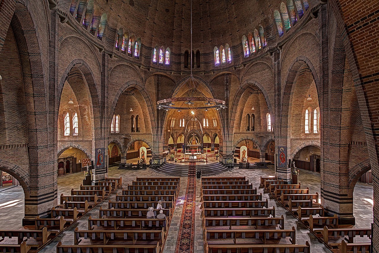 1280px-Architectuur_binnenzijde_sint_jan_waalwijk.jpg
