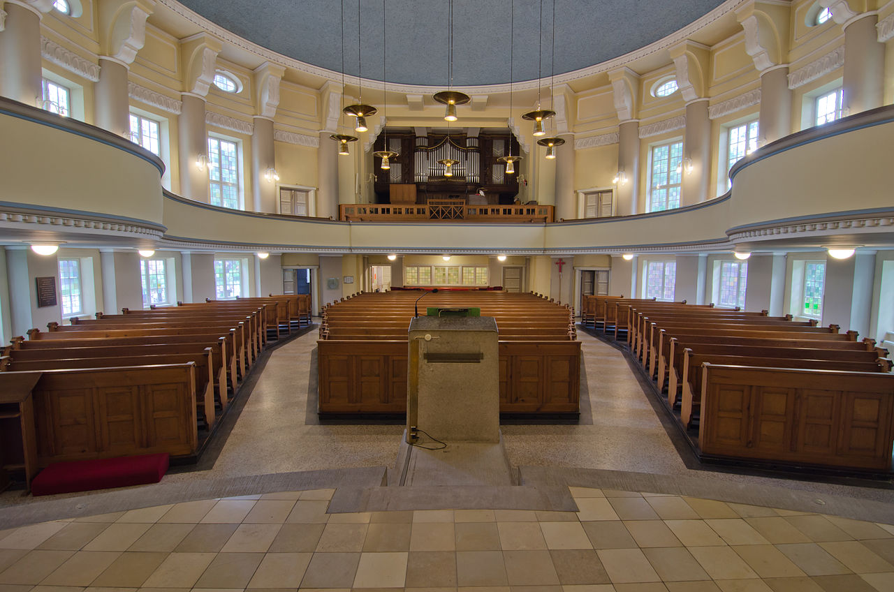 1280px-Auferstehungskirche_Barmbek_Blick_zum_Orgel_WW.jpg