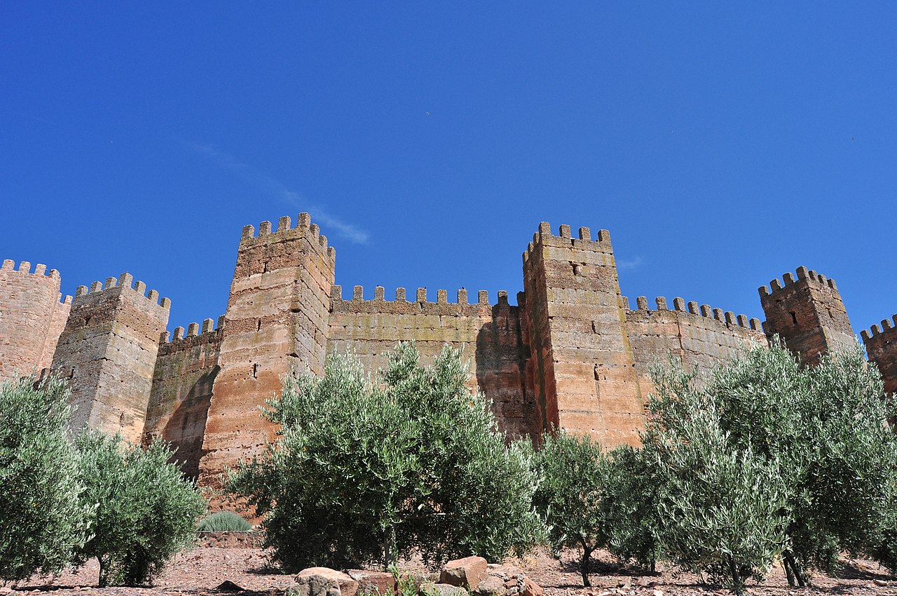 1280px-Baños_de_la_Encina_-_021_(30105873984).jpg