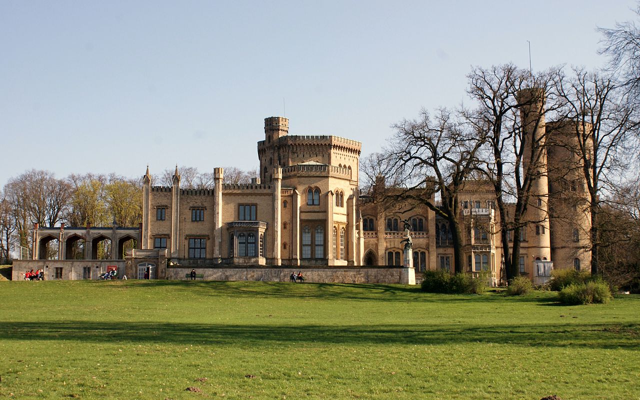 1280px-Babelsberg,_Schloss.JPG
