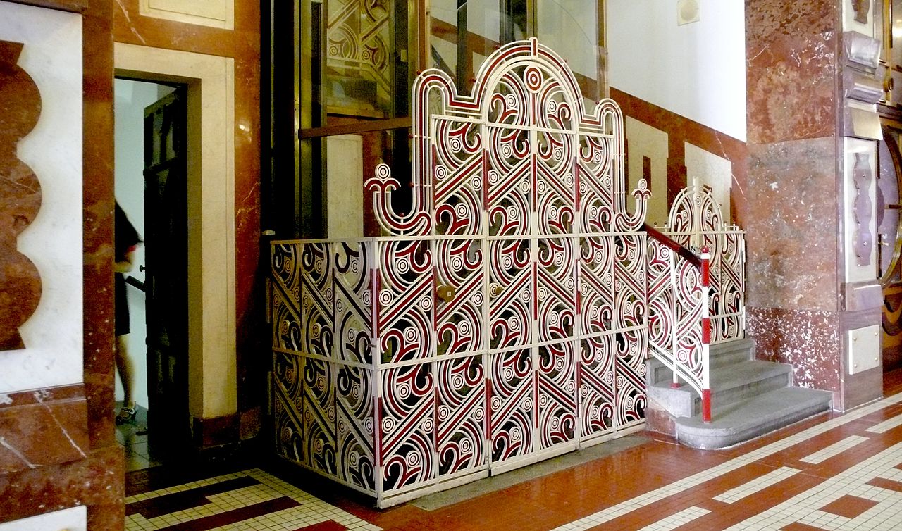 1280px-Bank_of_the_Czechoslovak_Legions,_Prague12.jpg