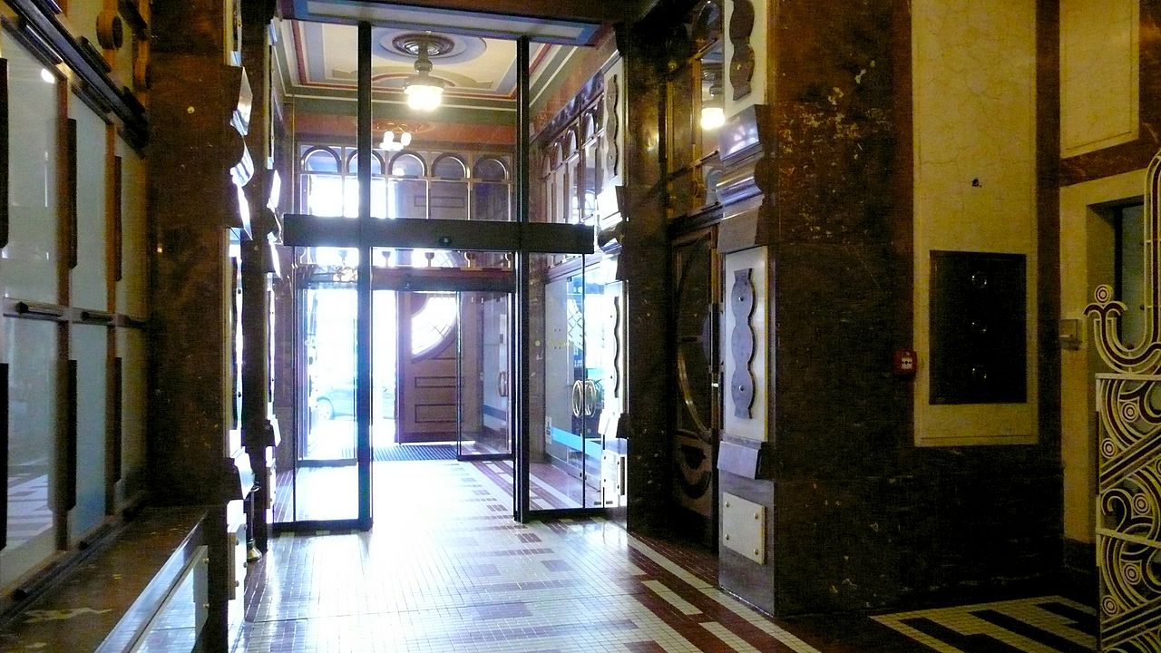 1280px-Bank_of_the_Czechoslovak_Legions,_Prague21.jpg