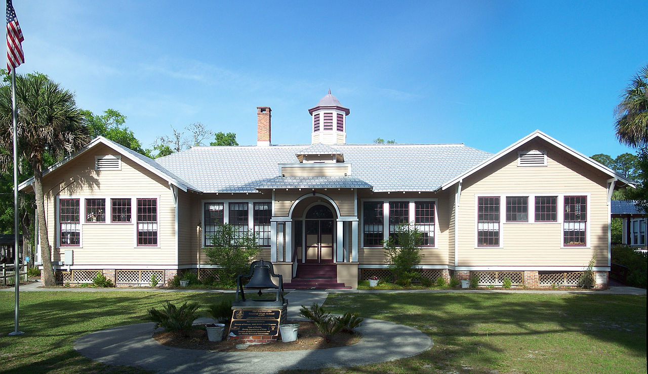 1280px-Barberville_FL_Central_High_School_pano01.jpg
