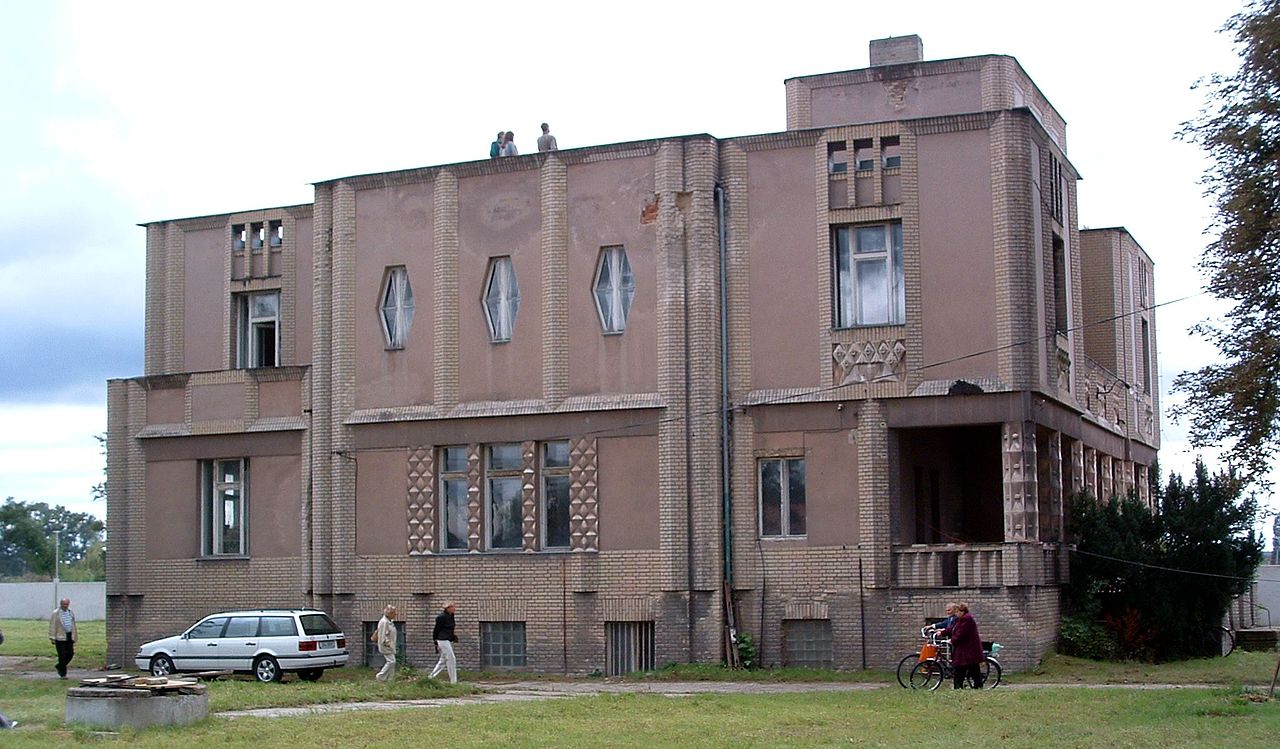 1280px-Beniesova-vila-v-Litoli-vychodni-pohled.jpg