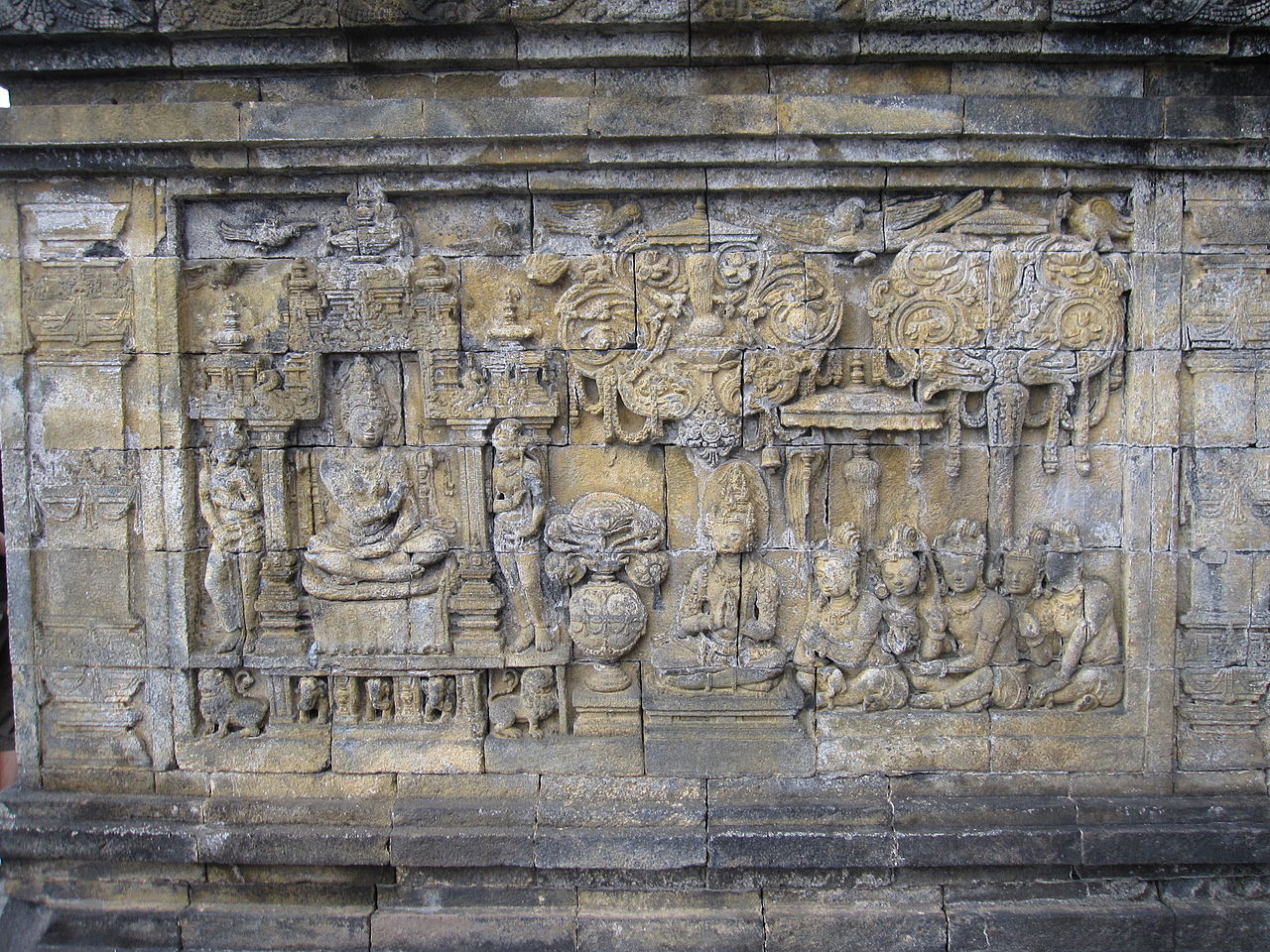 1280px-Borobudur_30.jpg