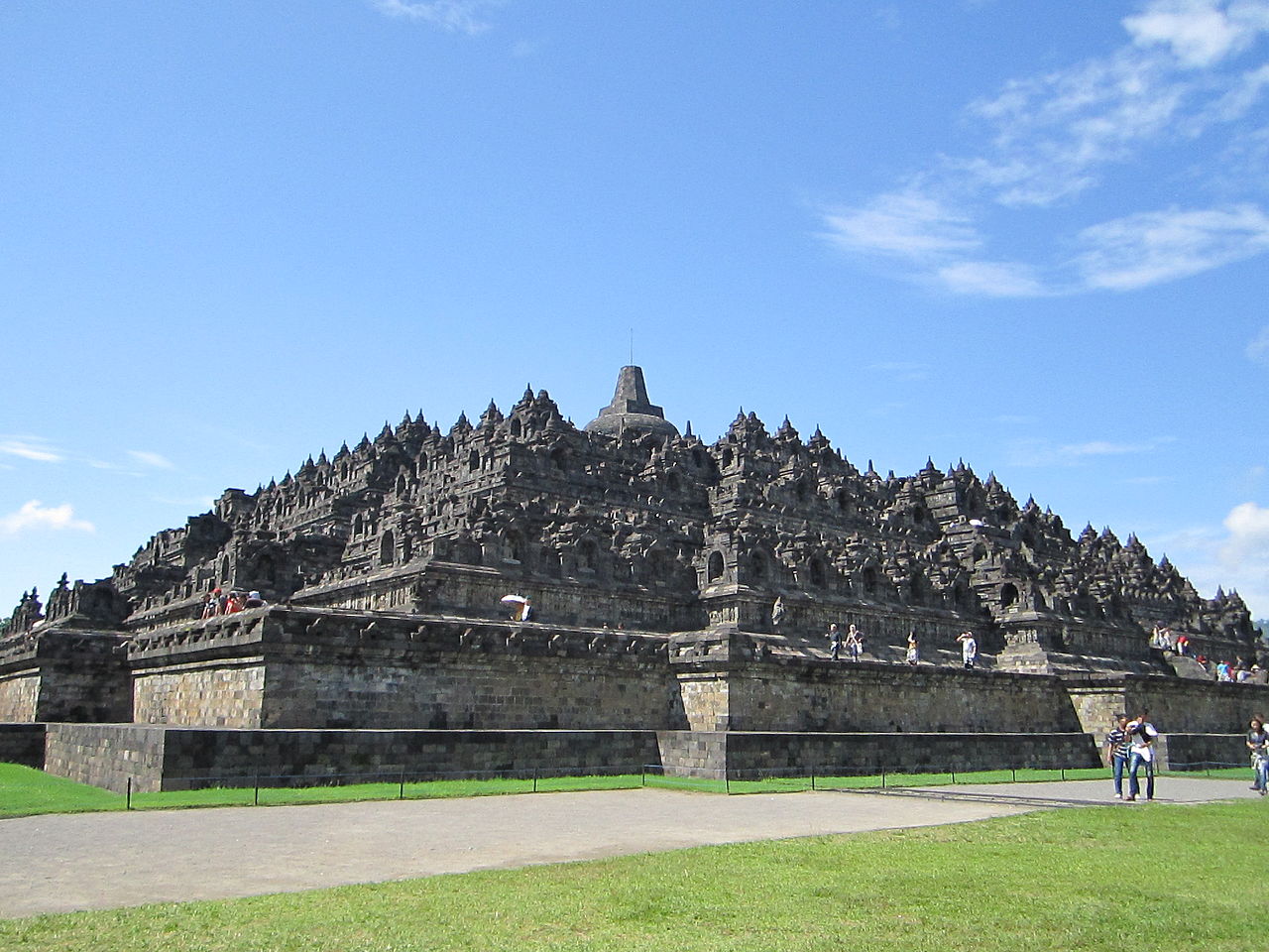 1280px-Borobudur_Temple.jpg