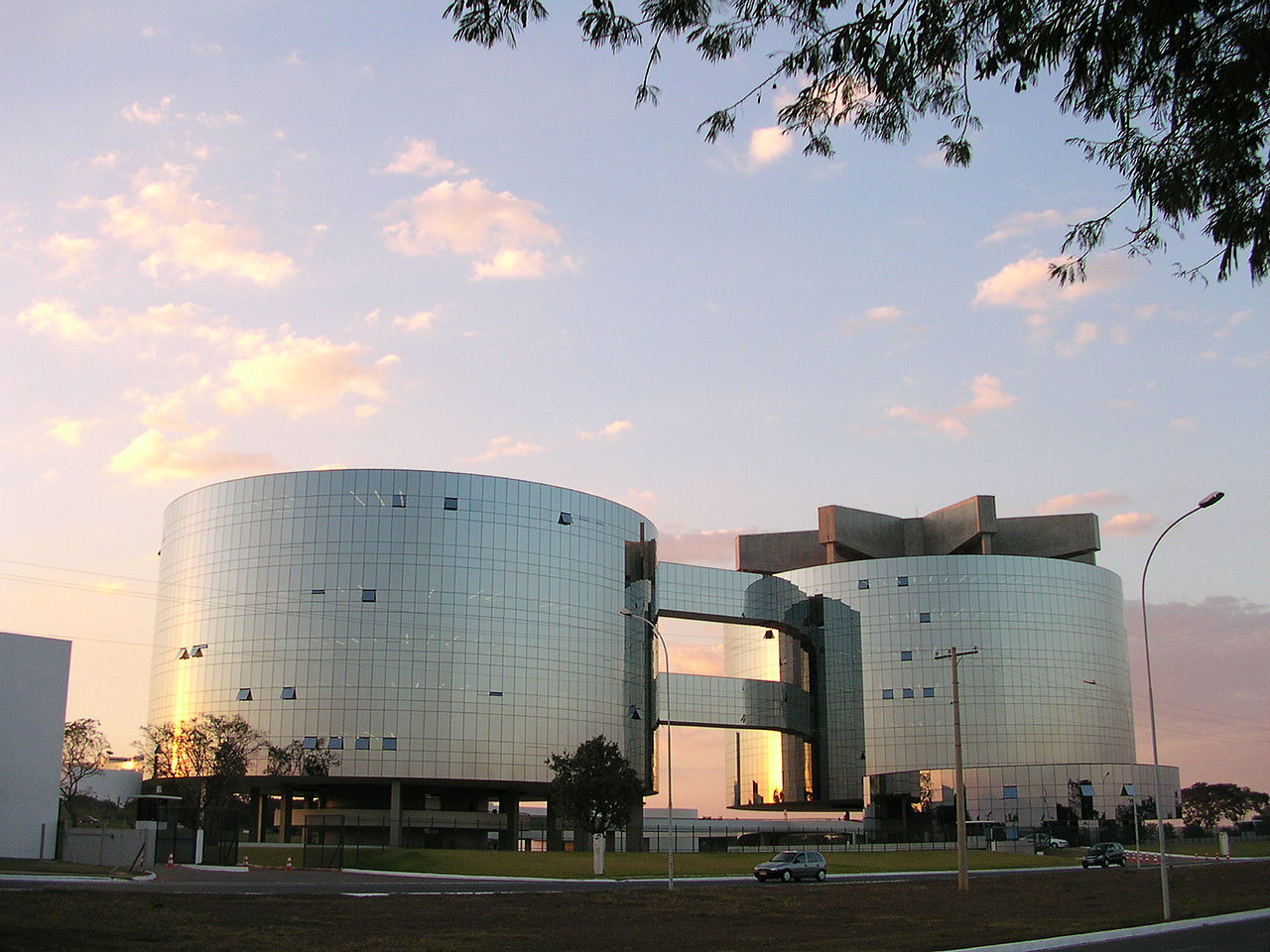 1280px-Brasilia_ProcuradoriaGeral.jpg