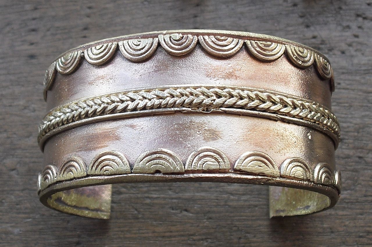 1280px-Brass_bracelet.Ghana.jpg