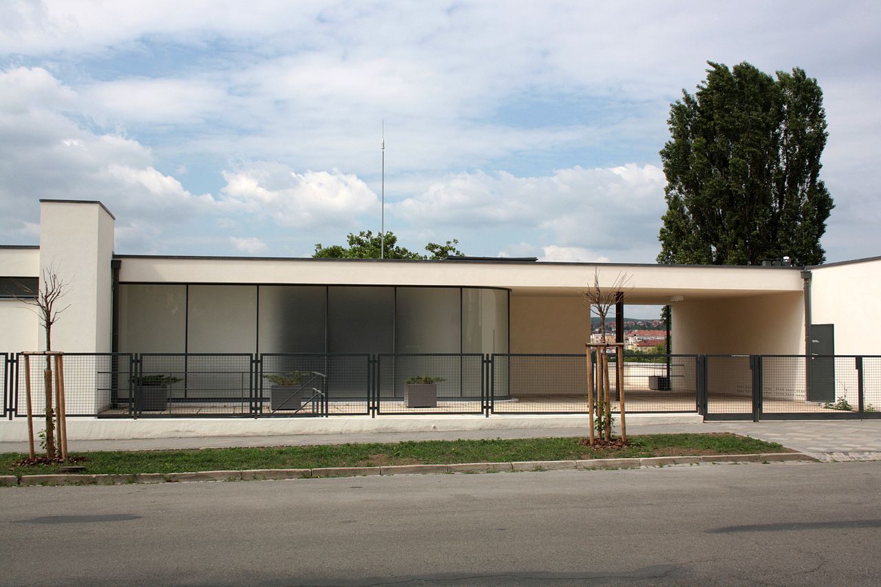 1280px-Brno,_Černá_Pole,_Černopolní,_vila_Tugendhat_(02).jpg