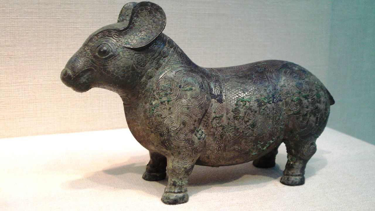 1280px-Bronze_animal_with_cast_decoration,_Eastern_Zhou_Dynasty.jpg