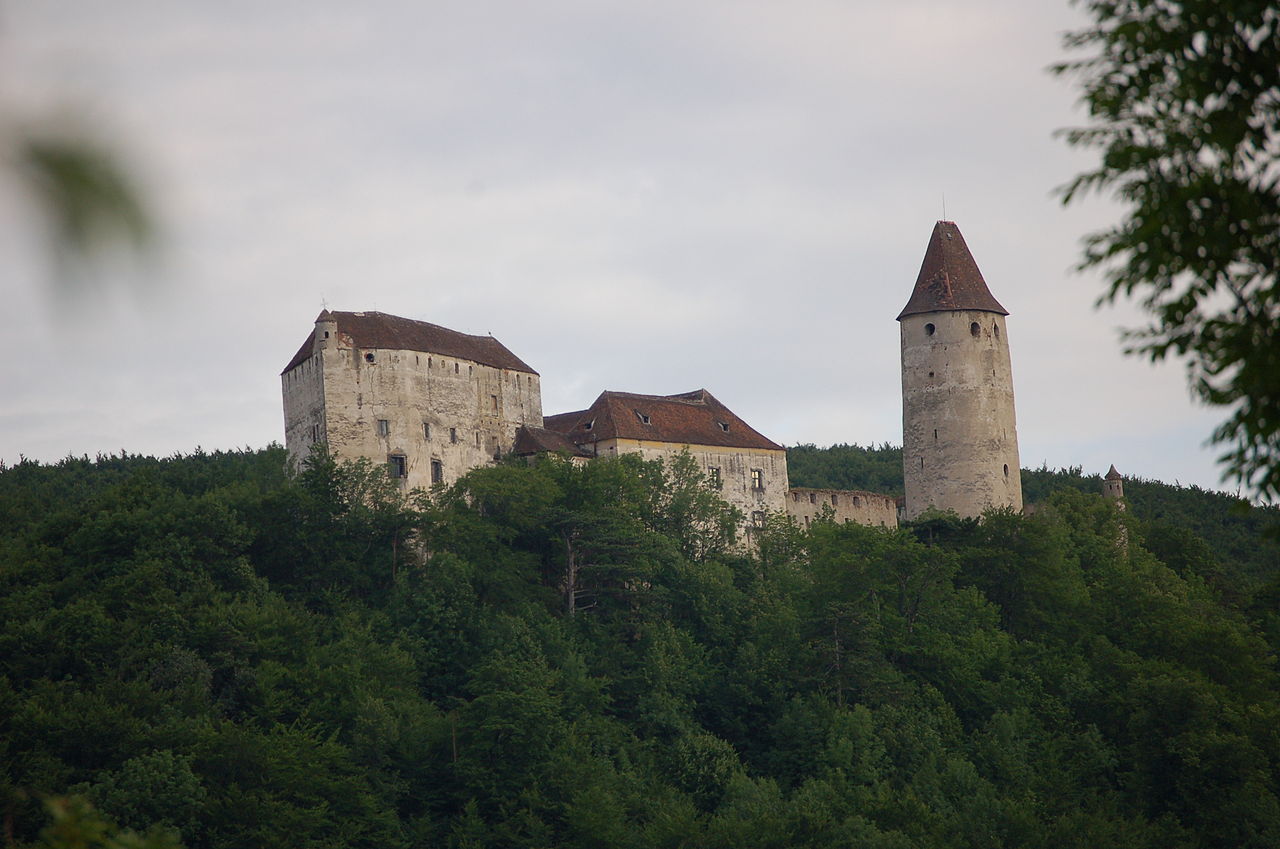 1280px-Burg_Seebenstein_2.JPG