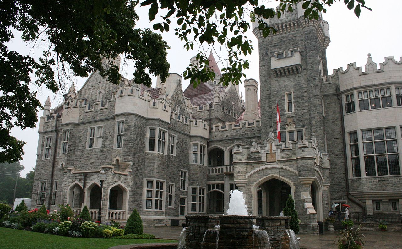 1280px-Casa_Loma,_el_castillo_de_Toronto (1).JPG