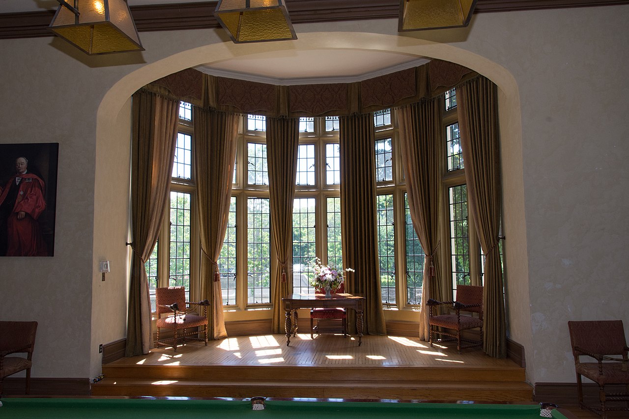 1280px-Casa_Loma_2016_(86_of_122)_(27145909793).jpg