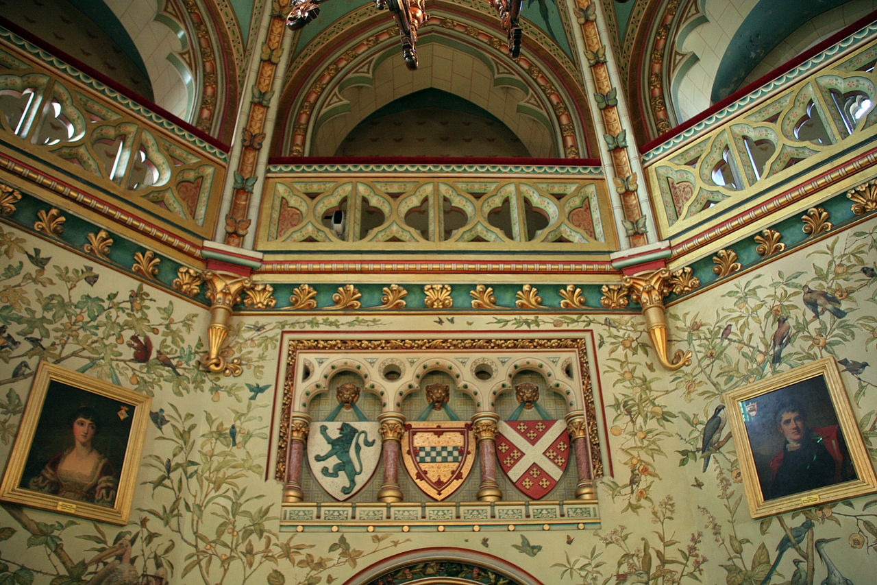 1280px-Castell_Coch_Room_2_(2995082296).jpg