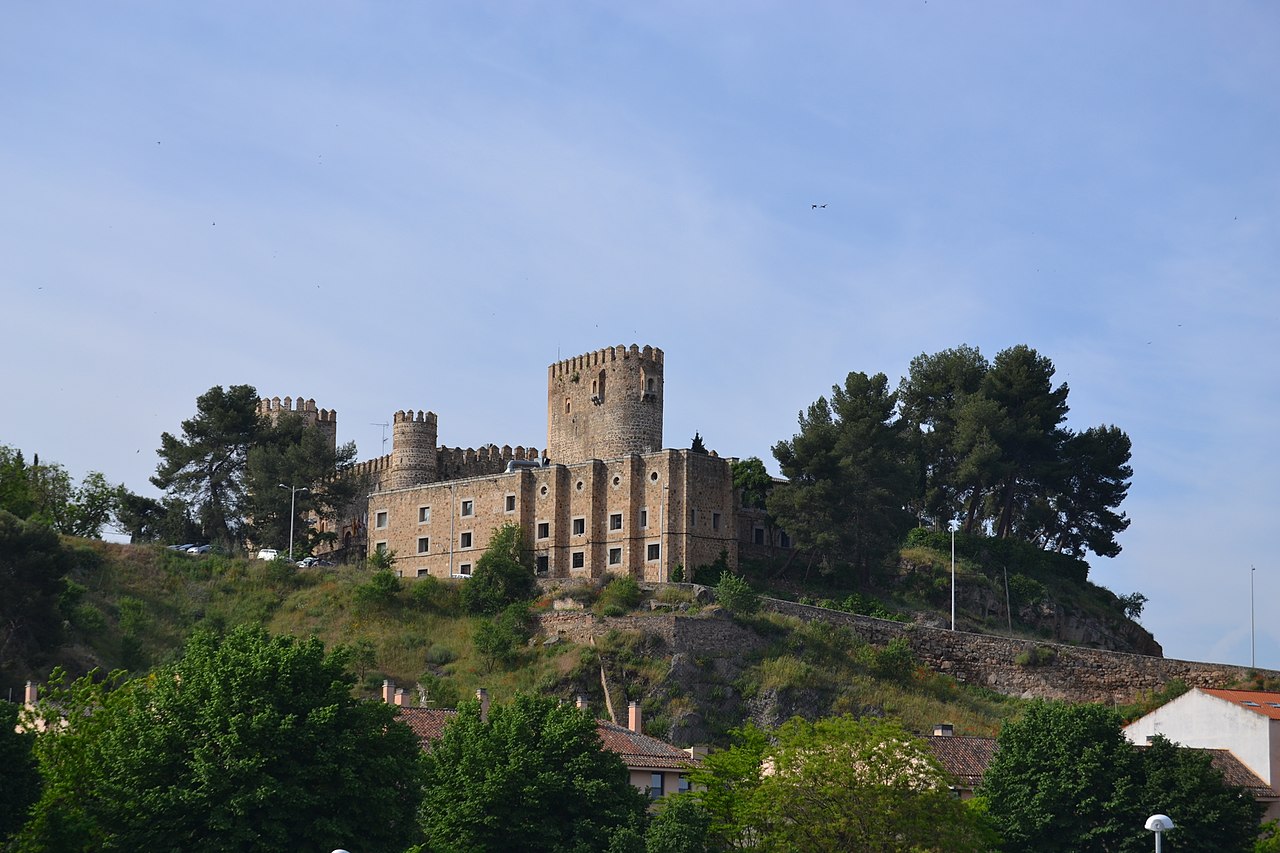 1280px-Castillo_de_San_Servando_(27059007666).jpg