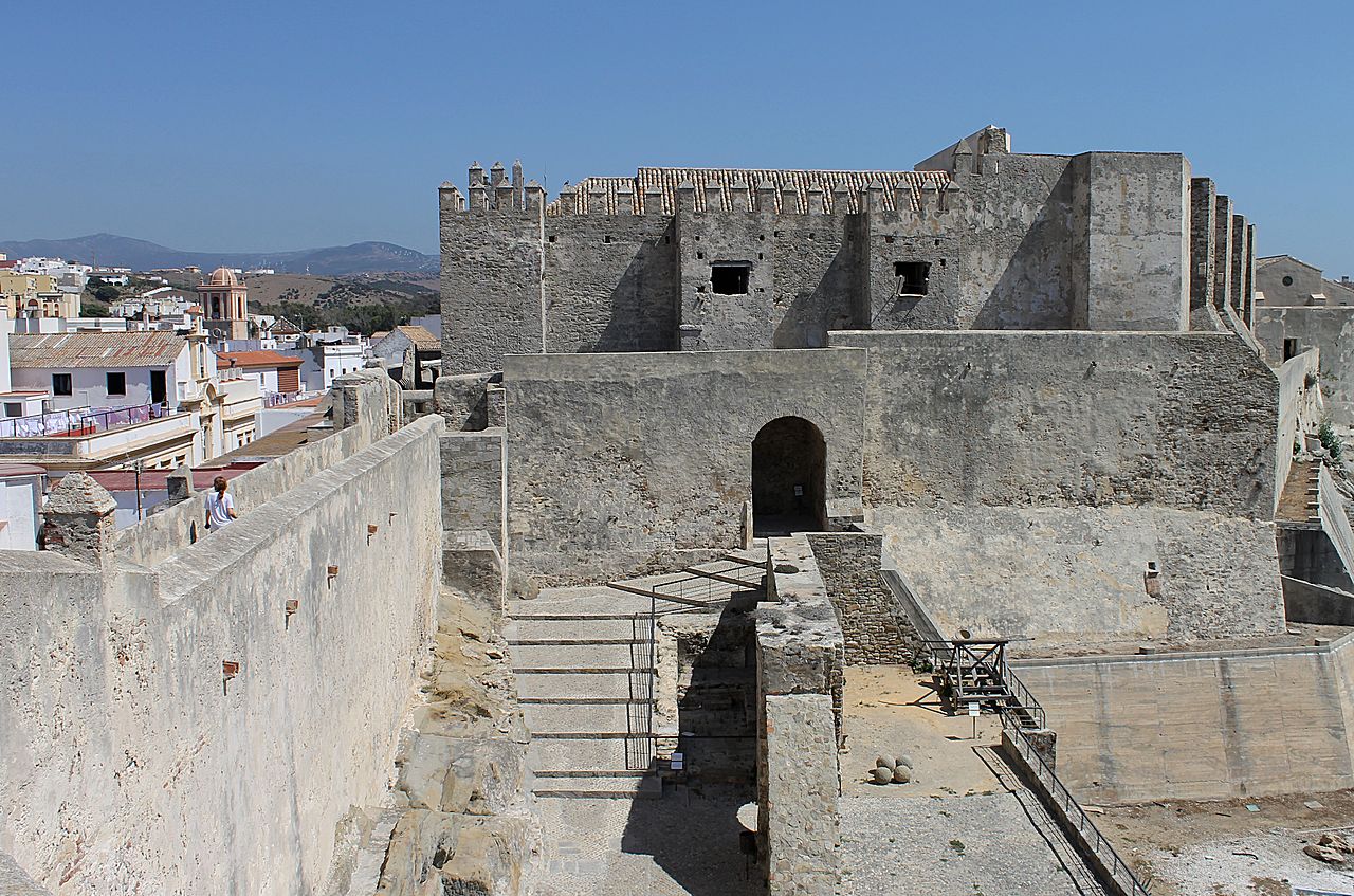 1280px-Château_de_Guzman_le_Bon.jpg