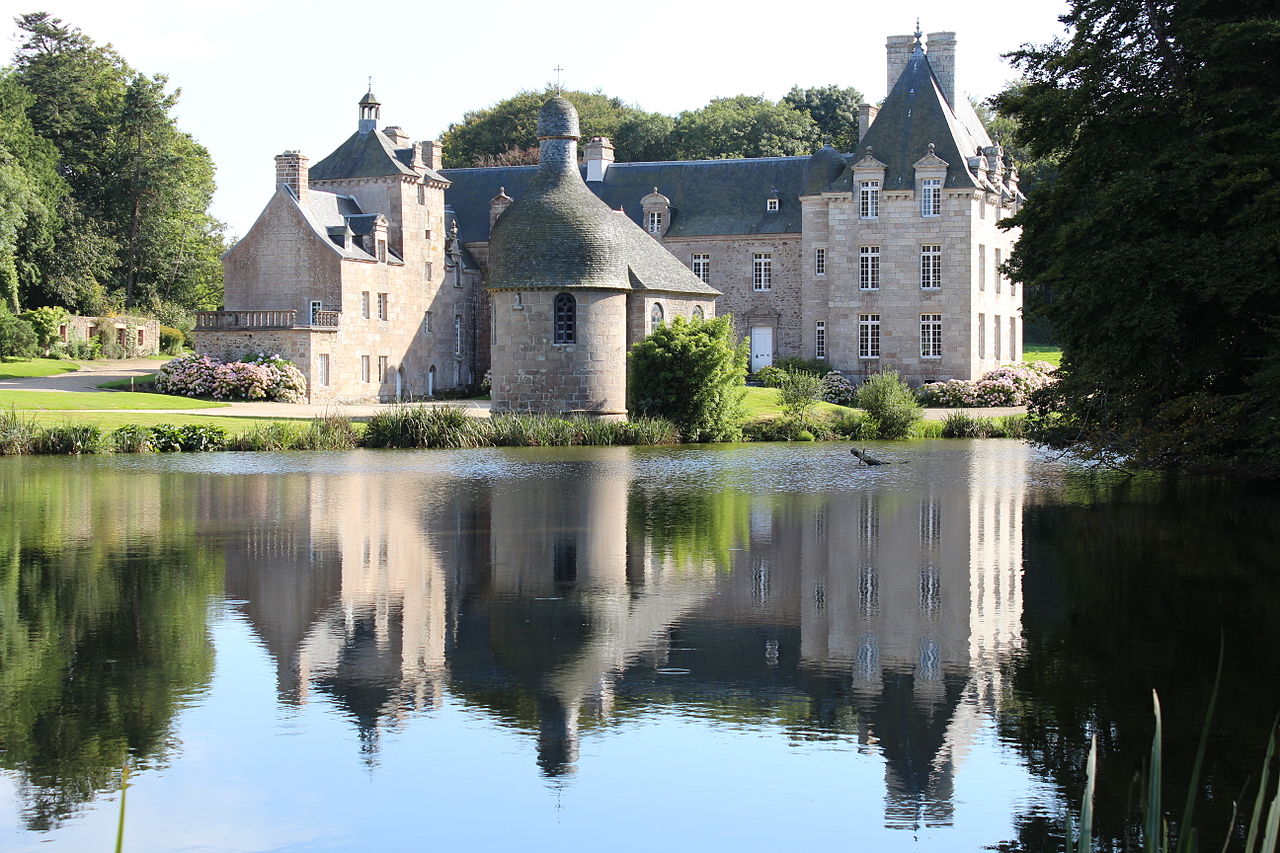 1280px-Château_de_Kerduel,_façade_Nord_01.JPG