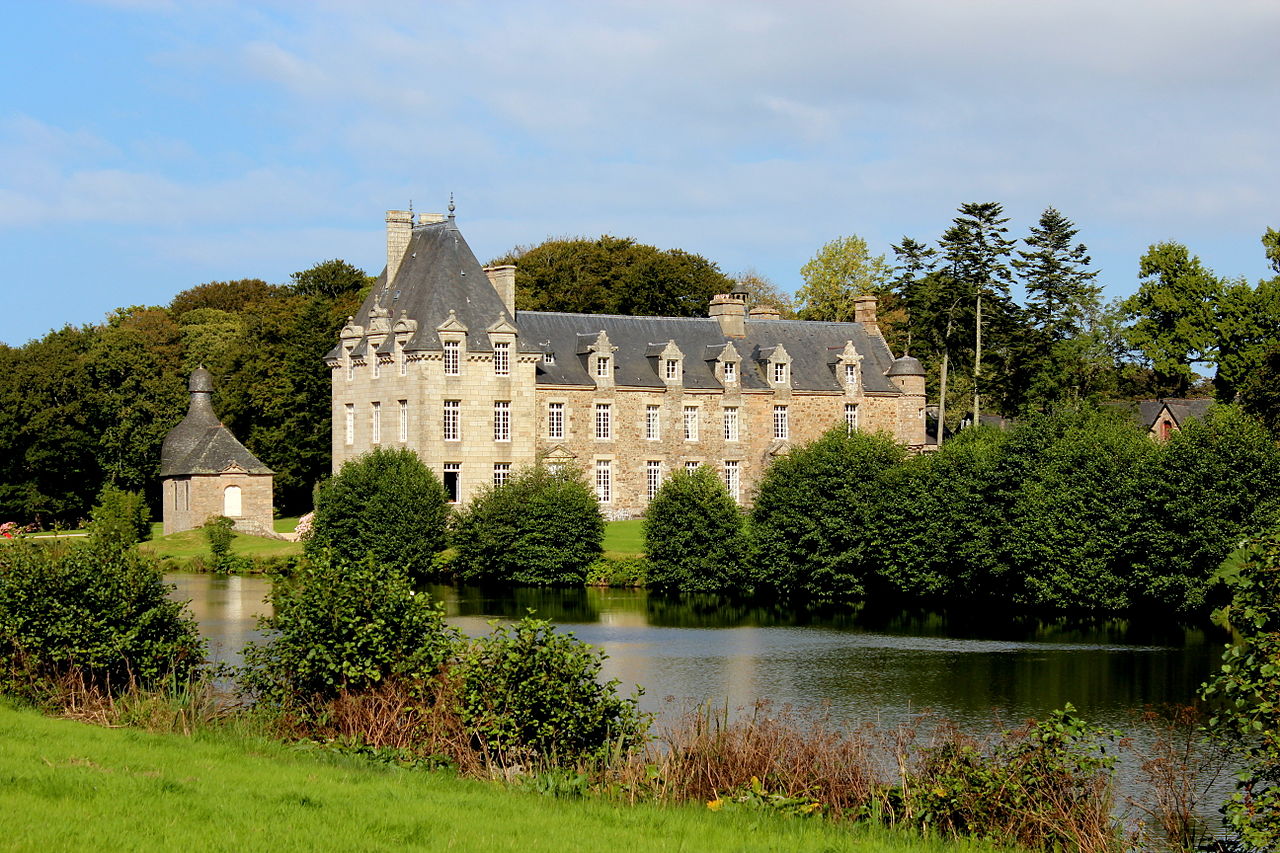 1280px-Château_de_Kerduel,_façade_Sud_04.JPG