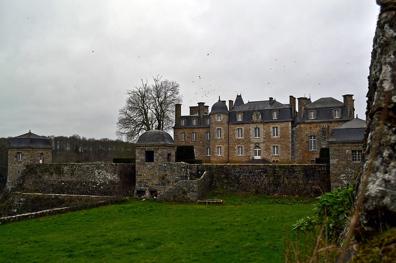 1280px-Château_de_Rosanbo_-_Lanvellec_03.JPG